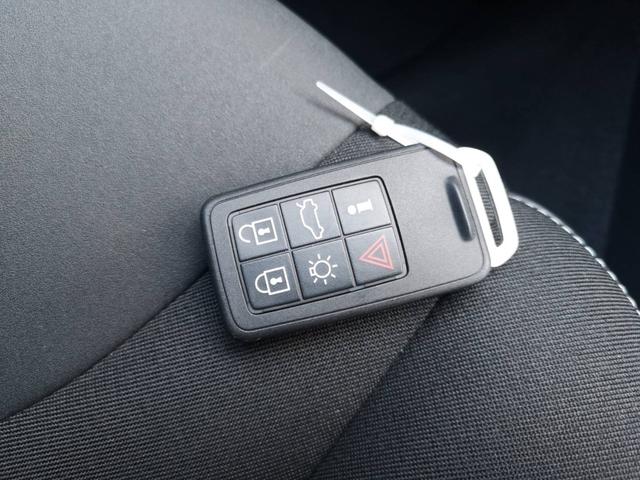 Ｖ４０ Ｔ４　ＳＥ　ナビ　アルミホイール　アダプティブクルーズコントロール　バックカメラ　ＥＴＣ　ブラインドスポットモニター　障害物センサー　シートヒーター　パワーシート　オートライト　オートエアコン　レーンアシスト（30枚目）