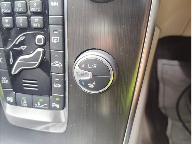 Ｖ４０ Ｄ４　ＳＥ　ナビ　アダプティブクルーズコントロール　バックカメラ　レザーシート　　　ブラインドスポットモニター　Ｂｌｕｅｔｏｏｔｈ　キセノン　ＥＴＣ　障害物センサー　パークアシスト　パワーシート　シートヒーター（14枚目）