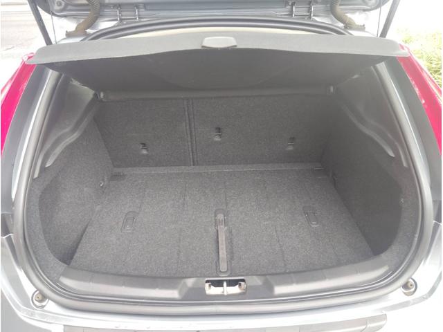 Ｖ４０ クロスカントリー　Ｔ５　ＡＷＤ　サマム　ナビＴＶ　ＥＴＣ　レザー　バックカメラ　アダクティブクルーズコントロール　ＬＥＤ　デイライト　パワーシート　シートヒーター　ＣＤ　Ｂｌｕｅｔｏｏｔｈ　ブラインドスポットモニター　スマートキー　４ＷＤ（10枚目）