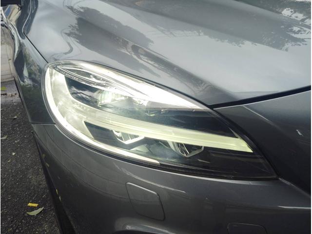 Ｖ４０ クロスカントリー　Ｔ５　ＡＷＤ　サマム　ナビＴＶ　ＥＴＣ　レザー　バックカメラ　アダクティブクルーズコントロール　ＬＥＤ　デイライト　パワーシート　シートヒーター　ＣＤ　Ｂｌｕｅｔｏｏｔｈ　ブラインドスポットモニター　スマートキー　４ＷＤ（20枚目）