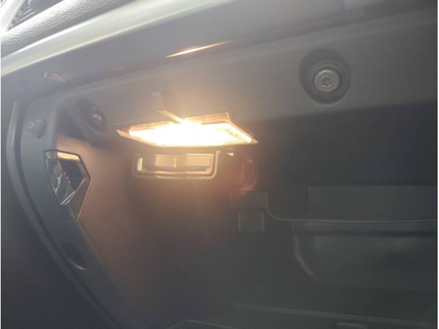 Ｖ４０ クロスカントリー　Ｔ５　ＡＷＤ　サマム　ナビＴＶ　ＥＴＣ　レザー　バックカメラ　アダクティブクルーズコントロール　ＬＥＤ　デイライト　パワーシート　シートヒーター　ＣＤ　Ｂｌｕｅｔｏｏｔｈ　ブラインドスポットモニター　スマートキー　４ＷＤ（25枚目）
