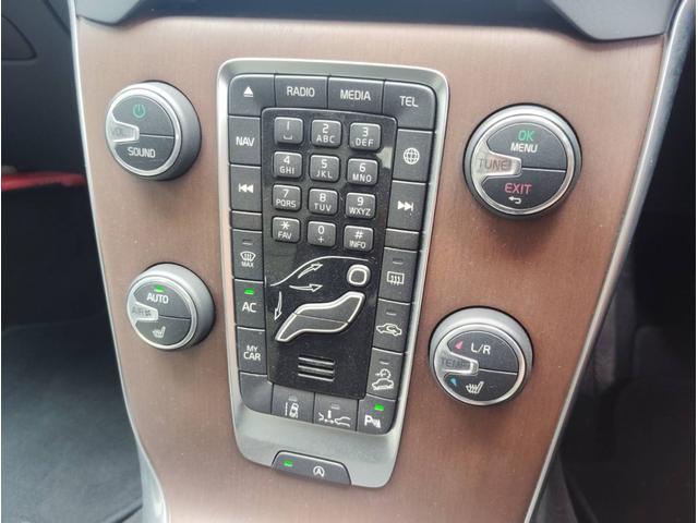 Ｖ４０ クロスカントリー　Ｔ５　ＡＷＤ　サマム　ナビＴＶ　ＥＴＣ　レザー　バックカメラ　アダクティブクルーズコントロール　ＬＥＤ　デイライト　パワーシート　シートヒーター　ＣＤ　Ｂｌｕｅｔｏｏｔｈ　ブラインドスポットモニター　スマートキー　４ＷＤ（29枚目）