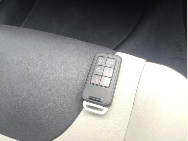 Ｖ４０ クロスカントリー　Ｔ５　ＡＷＤ　サマム　ナビＴＶ　ＥＴＣ　レザー　バックカメラ　アダクティブクルーズコントロール　ＬＥＤ　デイライト　パワーシート　シートヒーター　ＣＤ　Ｂｌｕｅｔｏｏｔｈ　ブラインドスポットモニター　スマートキー　４ＷＤ（32枚目）