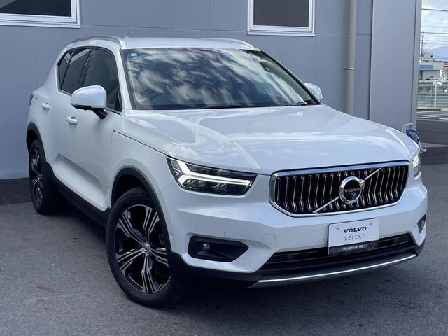 ＸＣ４０ Ｂ４　ＡＷＤ　インスクリプション　２０２２年モデル　禁煙　黒革　ボルボ純正ドライブレコーダー３６０　電動テールゲート　新車保証継承　タッチパネルナビ　３６０度カメラ　キーレスエントリー（6枚目）