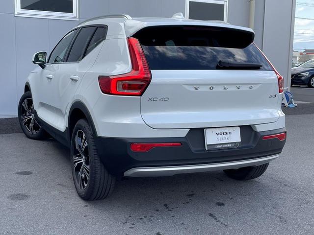 ＸＣ４０ Ｂ４　ＡＷＤ　インスクリプション　２０２２年モデル　禁煙　黒革　ボルボ純正ドライブレコーダー３６０　電動テールゲート　新車保証継承　タッチパネルナビ　３６０度カメラ　キーレスエントリー（9枚目）