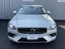 遂に弊社試乗車のS60 T5 Inscriptionが販売開始!人気のクリスタルホワイトパールに内装はブロンドレザーにチャコールの組み合わせ!プラス・パッケージ車両に特別装備、18インチアルミを装備!