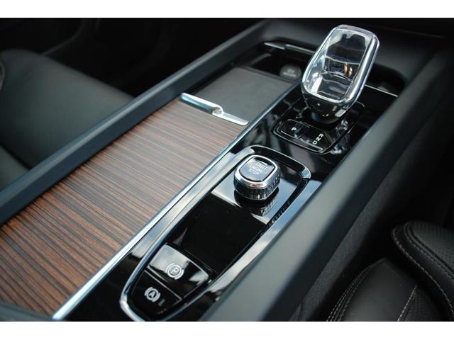 ＸＣ６０ リチャージアルティメトＴ６ＡＷＤプラグインハイブリド　Ｇｏｏｇｌｅ搭載　Ｓｕｎｒｏｏｆ　エアサスペンション　レザー　純正２１ＡＷ　電動リアゲート　クリスタルノブ　Ｂ＆Ｗオーディオシステム（9枚目）