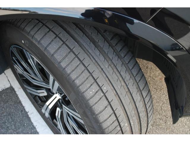 XC90 アルティメット B6 AWD Google搭載 Sunroof 電動リアゲート 純正20AW レザー harmankardonオーディオシステム クリスタルノブ 前後シートヒーター バックカメラ ETC(4枚目)