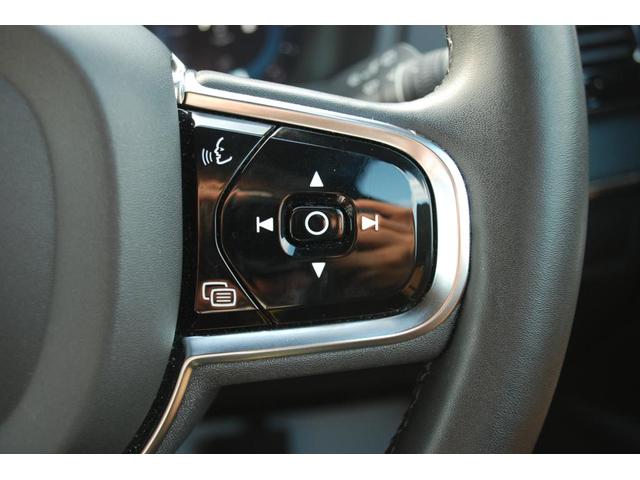 XC90 アルティメット B6 AWD Google搭載 Sunroof 電動リアゲート 純正20AW レザー harmankardonオーディオシステム クリスタルノブ 前後シートヒーター バックカメラ ETC(23枚目)