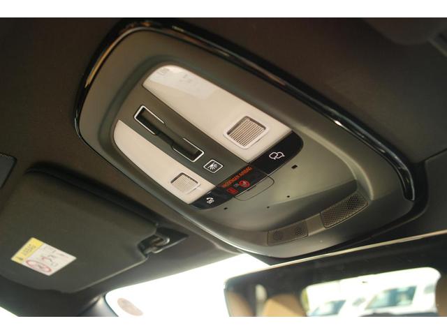 XC90 アルティメット B6 AWD Google搭載 Sunroof 電動リアゲート 純正20AW レザー harmankardonオーディオシステム クリスタルノブ 前後シートヒーター バックカメラ ETC(24枚目)