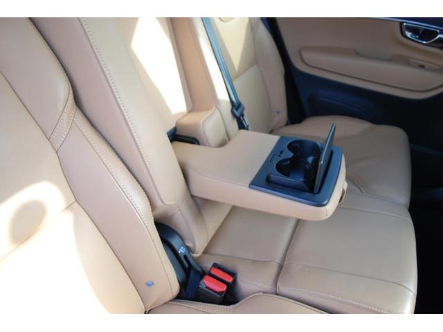 XC90 アルティメット B6 AWD Google搭載 Sunroof 電動リアゲート 純正20AW レザー harmankardonオーディオシステム クリスタルノブ 前後シートヒーター バックカメラ ETC(30枚目)