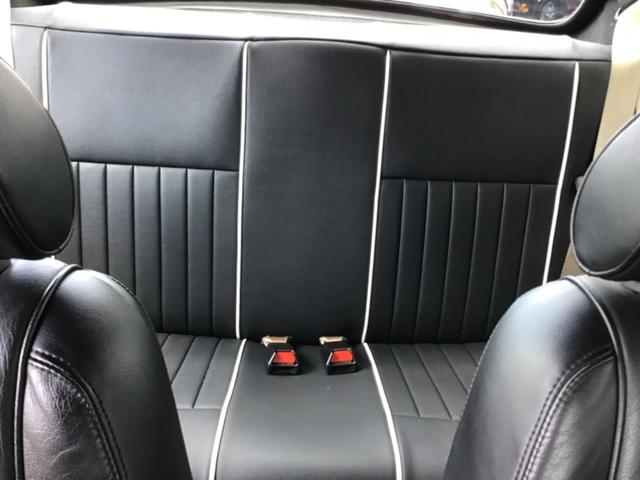 クーパー ブラック全塗装 メッキパーツ新品 フロントガラス新品 ルーフライニング新品交換 カーボンオーバーフェンダー 2色テールレンズ 吊り下げ式バックランプ(12枚目)