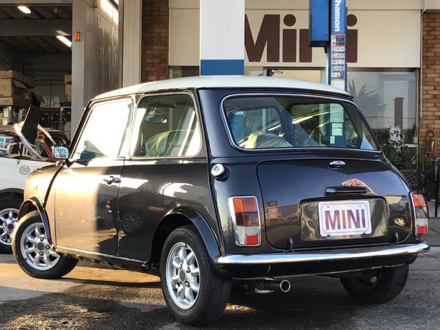 ＭＩＮＩ ３５クラシック　３５ｔｈ　ＡＴ　ワンオーナー　メッキパーツ新品　フロントガラス新品オールペン　ワンオーナー　１２インチアルミホイール　純正ステアリング　ＥＴＣ　ディーラー車（8枚目）