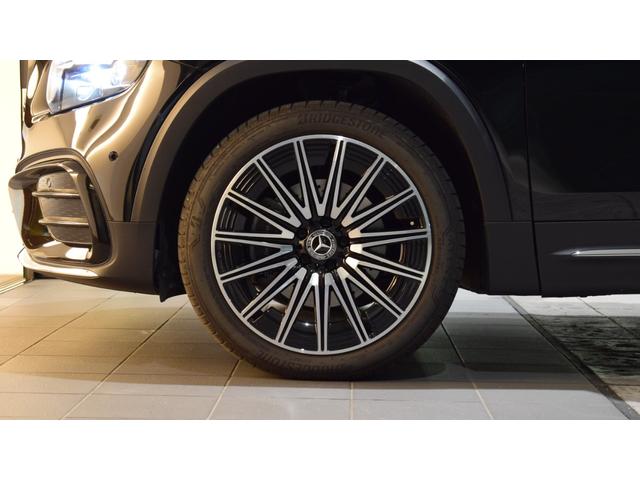 GLB GLB200d 4マチック AMGラインパッケージ パノラミックスライディングルーフ ワイヤレスチャージング フットトランクオープナー メモリー付きパワーシート アンビエントライト シートヒーター オフロードエンジニアリングパッケージ 3列目シート(2枚目)