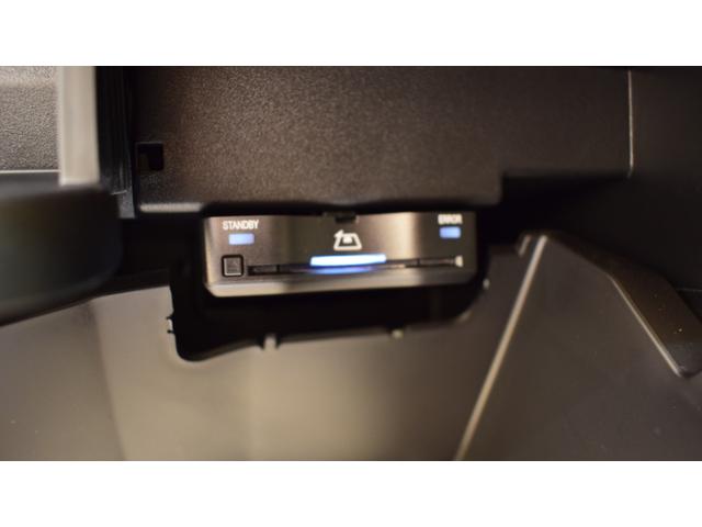 GLB GLB200d 4マチック AMGラインパッケージ パノラミックスライディングルーフ ワイヤレスチャージング フットトランクオープナー メモリー付きパワーシート アンビエントライト シートヒーター オフロードエンジニアリングパッケージ 3列目シート(18枚目)