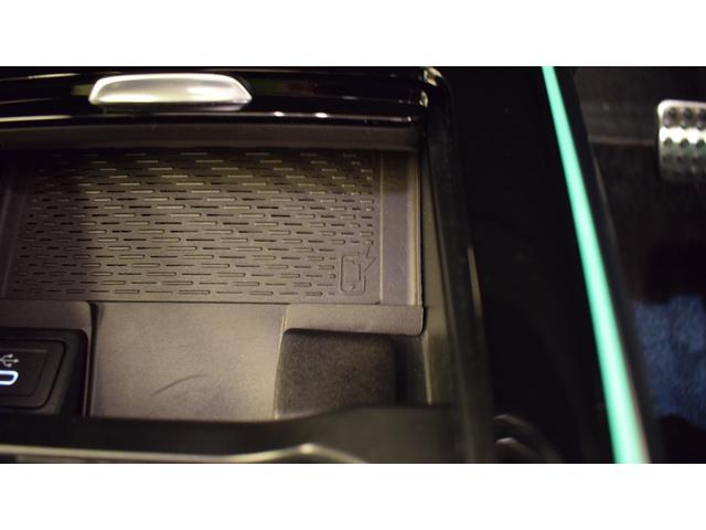 GLB GLB200d 4マチック AMGラインパッケージ パノラミックスライディングルーフ ワイヤレスチャージング フットトランクオープナー メモリー付きパワーシート アンビエントライト シートヒーター オフロードエンジニアリングパッケージ 3列目シート(23枚目)