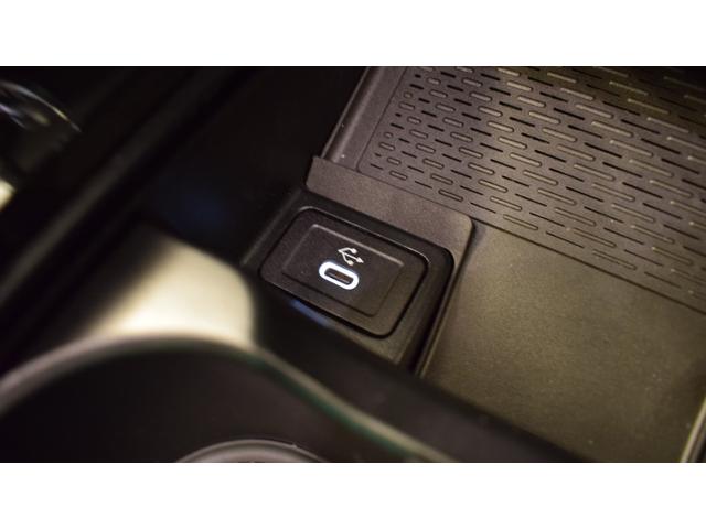 GLB GLB200d 4マチック AMGラインパッケージ パノラミックスライディングルーフ ワイヤレスチャージング フットトランクオープナー メモリー付きパワーシート アンビエントライト シートヒーター オフロードエンジニアリングパッケージ 3列目シート(24枚目)