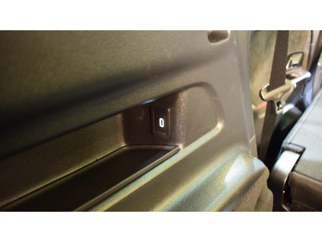 GLB GLB200d 4マチック AMGラインパッケージ パノラミックスライディングルーフ ワイヤレスチャージング フットトランクオープナー メモリー付きパワーシート アンビエントライト シートヒーター オフロードエンジニアリングパッケージ 3列目シート(46枚目)