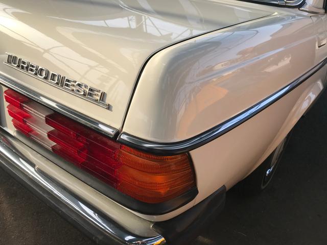300D ターボディーゼル 左ハンドル(9枚目)