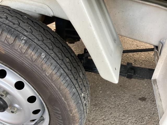 パワーステアリング 4WD オールペイント 5MT エアコン ツールボックス付き 禁煙車(23枚目)