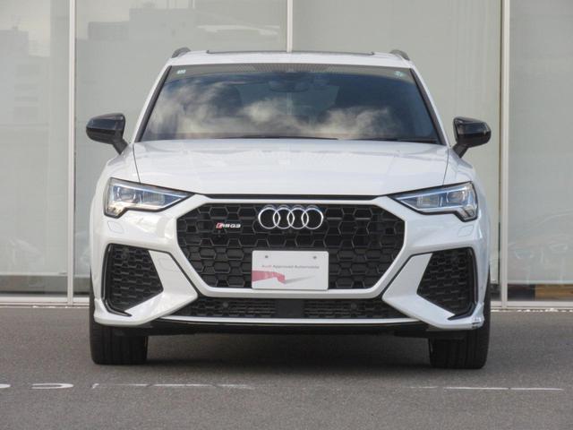 ＲＳ Ｑ３ ベースグレード　ワンオーナー・パノラマサンルーフ・ブラックスタイリング・バングアンドオルフセンサウンドシステム・ダンピングコントロールサス・カラードブレーキキャリパー・ＬＥＤライト・スマホ連携（6枚目）