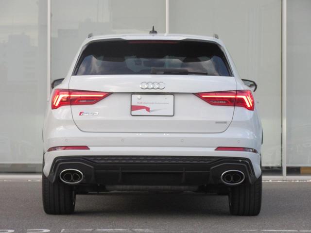 ＲＳ Ｑ３ ベースグレード　ワンオーナー・パノラマサンルーフ・ブラックスタイリング・バングアンドオルフセンサウンドシステム・ダンピングコントロールサス・カラードブレーキキャリパー・ＬＥＤライト・スマホ連携（9枚目）