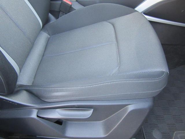 Ｑ２ ３０ＴＦＳＩスポーツ　コンフォートパッケージ・ＬＥＤヘッドライト・電動テールゲート・ナビゲーション・バーチャルコクピット・１７インチアルミホイール・シートヒーター（19枚目）