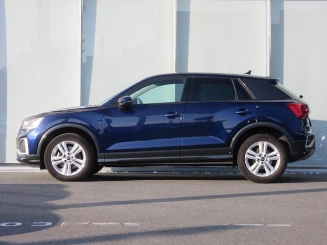 《認定中古車納車前点検１００項目・高度な訓練・教育を受けたアウディ専任メカニックが、１００項目に及ぶ精密な点検を実施いたします。