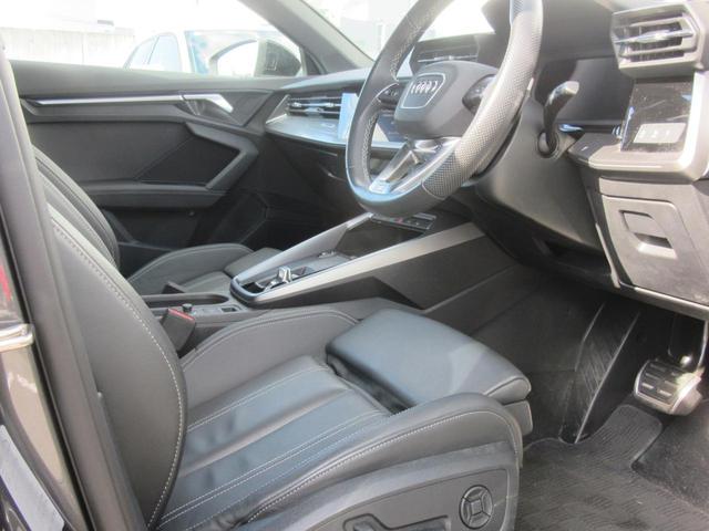 人間工学に基づいて設計された機能的なコクピットは常に前方の道に集中できる操作環境を提供します