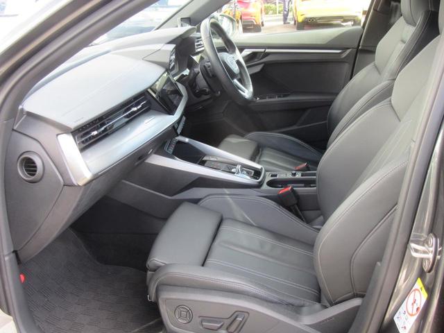 人間工学に基づいて設計された機能的なコクピットは常に前方の道に集中できる操作環境を提供します