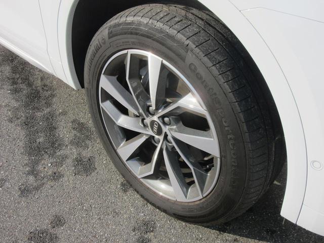 全車両に標準装備の純正アルミホイールは、純正ならではのバランスの良いデザインと、走行安定性をお楽しみ頂けます。