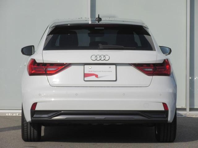 �l�ԍH�w�Ɋ�Â��Đ݌v���ꂽ�@�\�I�ȃR�N�s�b�g�͏�ɑO���̓��ɏW���ł��鑀�����񋟂��܂��I�^�]�ɂ����e����^���Ȃ��]���ȑ����ނ��ɗ͔r�����Ă���܂��B