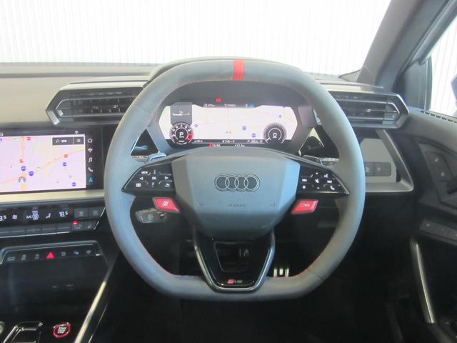 ＲＳ３スポーツバック ベースグレード　弊社デモカー・ＲＳエグゾーストシステム・ＲＳダンピングコントロールサスペンション・ＲＳデザインパッケージレッド・１９インチアルミ・レッドキャリパー・シートヒーター・バーチャルコックピット・ＬＥＤライト（12枚目）