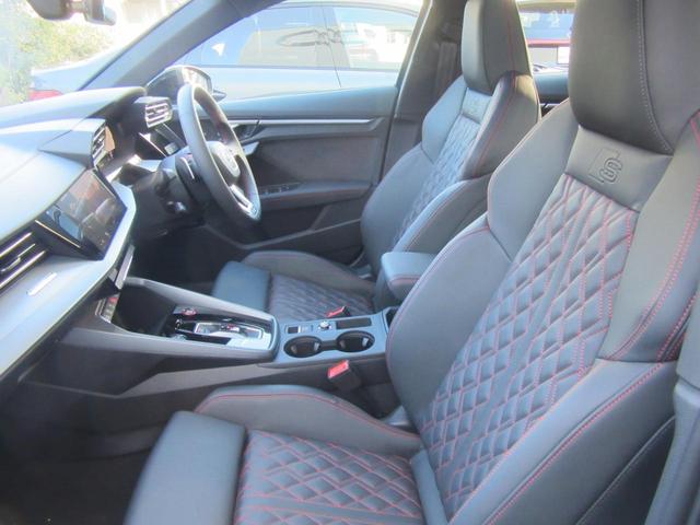 Ｓ３ スポーツバック　元デモカー・クワトロ４ＷＤ・ファインナッパレザー・ブラックスタイリング・パノラマサンルーフ・ダンピングコントロールサス・１８インチＡＷ・ＳＯＮＯＳサウンドシステム・マトリクスＬＥＤ（18枚目）