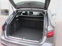 開口部が低く設定されているので、荷物の積み下ろしがスムーズに行えます。更に分割可倒式リアシートの採用でシートのバックレストを倒すと、大きく長い荷物も積み込めます。