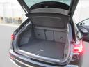 開口部が低く設定されているので、荷物の積み下ろしがスムーズに行えます。更に分割可倒式リアシートの採用でシートのバックレストを倒すと、大きく長い荷物も積み込めます。