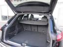 開口部が低く設定されているので、荷物の積み下ろしがスムーズに行えます。更に分割可倒式リアシートの採用でシートのバックレストを倒すと、大きく長い荷物も積み込めます。
