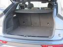 開口部が低く設定されているので、荷物の積み下ろしがスムーズに行えます。更に分割可倒式リアシートの採用でシートのバックレストを倒すと、大きく長い荷物も積み込めます。