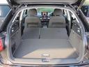 開口部が低く設定されているので、荷物の積み下ろしがスムーズに行えます。更に分割可倒式リアシートの採用でシートのバックレストを倒すと、大きく長い荷物も積み込めます。