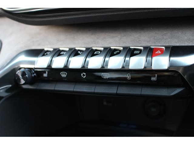 3008 GT ブルーHDi パノラミックサンルーフ アップルカープレイ&アンドロイドオート 追従式クルーズコントロール メモリー機能付き電動シート シートヒーター マッサージ機能付き フロント&リア障害物センサー バックカメラ(2枚目)