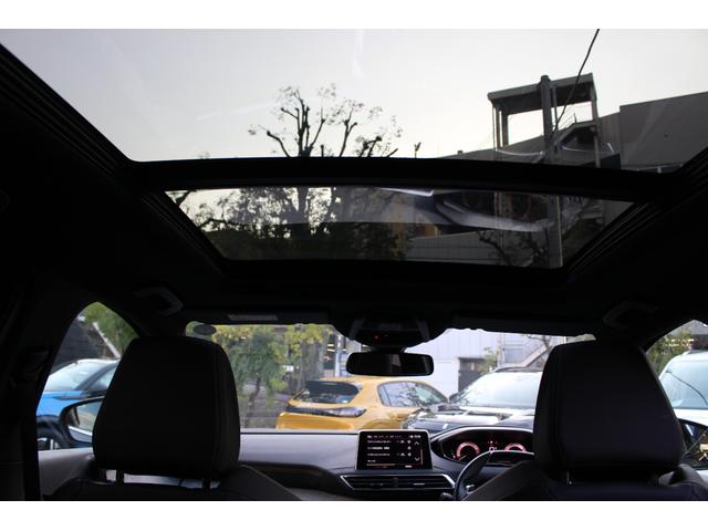 3008 GT ブルーHDi パノラミックサンルーフ アップルカープレイ&アンドロイドオート 追従式クルーズコントロール メモリー機能付き電動シート シートヒーター マッサージ機能付き フロント&リア障害物センサー バックカメラ(3枚目)