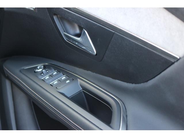 3008 GT ブルーHDi パノラミックサンルーフ アップルカープレイ&アンドロイドオート 追従式クルーズコントロール メモリー機能付き電動シート シートヒーター マッサージ機能付き フロント&リア障害物センサー バックカメラ(12枚目)