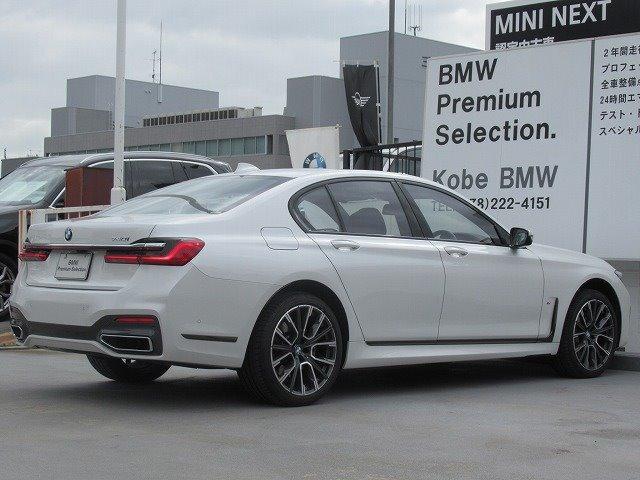 740i Mスポーツパッケージ 弊社デモカー 後期LCIモデル 黒革 ACC Dアシスト リバースアシスト ライブコクピット サンルーフ 20AW レザーダッシュボード トップビューカメラ パーキングアシスト ベンチレーションシート(18枚目)