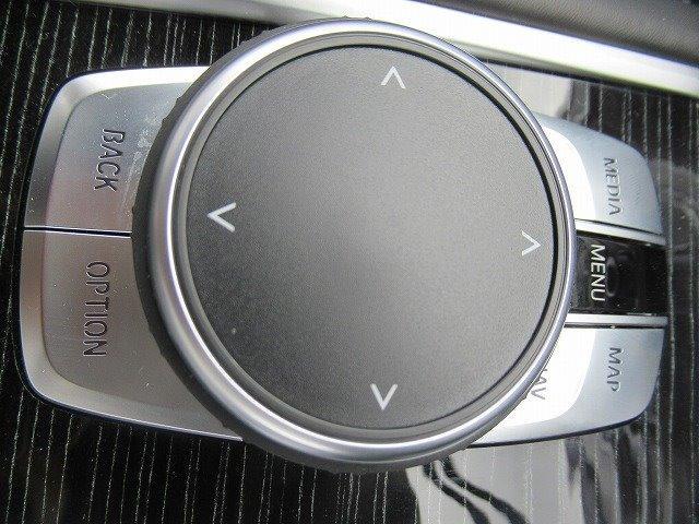 740i Mスポーツパッケージ 弊社デモカー 後期LCIモデル 黒革 ACC Dアシスト リバースアシスト ライブコクピット サンルーフ 20AW レザーダッシュボード トップビューカメラ パーキングアシスト ベンチレーションシート(40枚目)