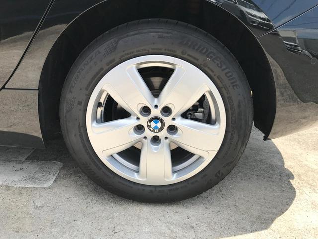 118i プレイ 弊社デモカー BMW アルミニウムライン オートマチックテールゲートオペレーション クルーズC コンフォートPKG ワイヤレスチャージング パーキングアシスト 16AW(32枚目)
