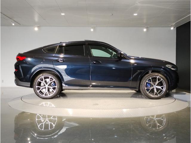 Ｘ６ ｘＤｒｉｖｅ　３５ｄ　Ｍスポーツ　ブラウンコーヒーレザー　アダプティブＭサスペンション　ソフトクローズドア　サンルーフ　ハーマンカードンＳＰ　全周囲カメラ　シートヒーター　２２インチＡＷ　　ＡＣＣ　パドルシフト　禁煙車　地デジ（7枚目）