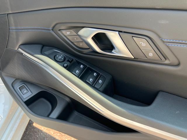 ３シリーズ ３１８ｉ　Ｍスポーツ　弊社デモレンタ　後期ＬＣＩモデル　３６０度カメラ　ハンズオフ追従クルーズコントロール　シートヒーター　パワーシート　ＡｐｐｌｅＣａｒＰｌａｙ　衝突被害軽減ブレーキ　１８インチＡＷ　禁煙車　ＥＴＣ（53枚目）