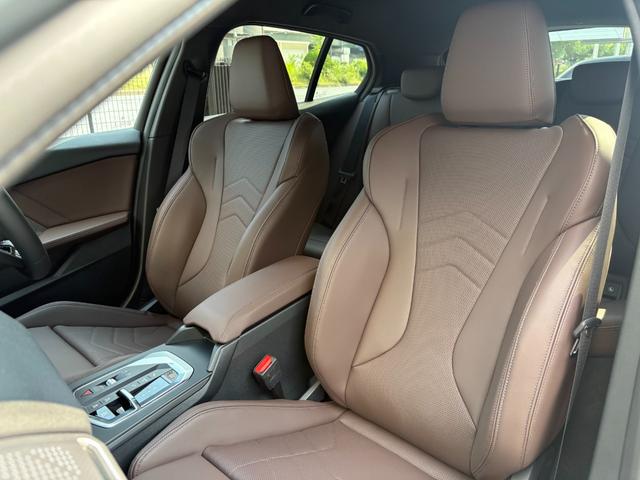 １シリーズ １２０ｄ　Ｍスポーツ　ハイラインパッケージ　弊社デモカー　ハイラインパッケージ　テクノロジーパッケージ　モカレザーシート　パーキングアシストプラス　ヘッドアップディスプレイ　全周囲カメラ　シートヒーター　インテリアカメラ　衝突軽減ブレーキ（24枚目）