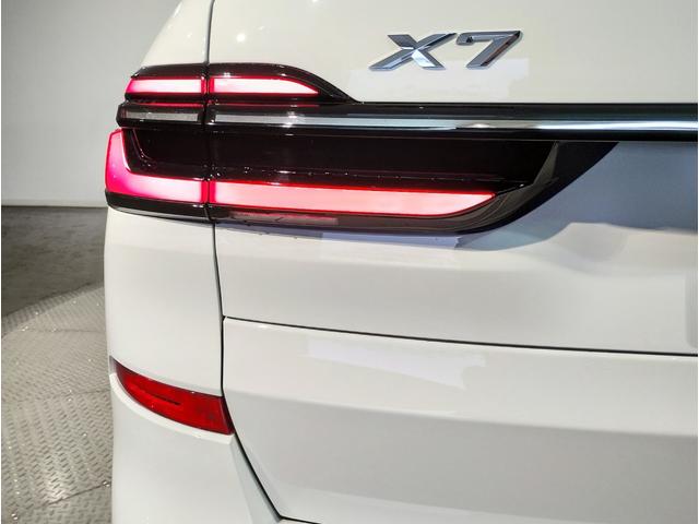 X7 xDrive 40d Mスポーツ ワンオーナー スカイラウンジパノラマサンルーフ 保温保冷カップホルダー アクティブクルーズコントロール ベンチレーションシート 全方位カメラ 衝突被害軽減ブレーキ(23枚目)