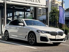 【ＢＭＷの伝統１】ＢＭＷの特徴的な“キドニーグリル”は、８０年以上続く伝統の形でございます。変わらないこだわりのデザインが、プレミアムブランド“ＢＭＷ”を創り出します。 6